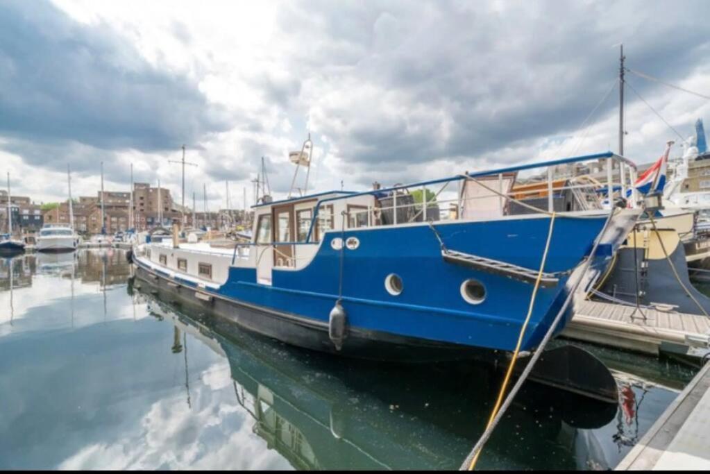 Historic Dutch Barge, Idyllic Location Hotel London Ngoại thất bức ảnh